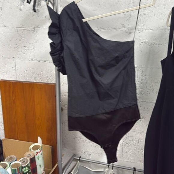 Black One Shoulder Body Suit - Flower Ruffle One Sleeve Pattern - Size - Picture 1 of 3